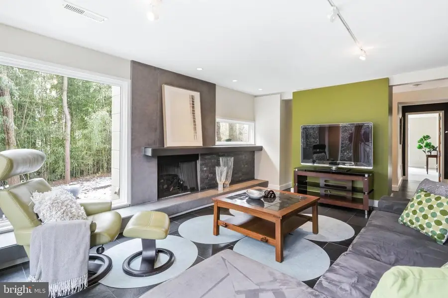 10519 Zion Dr, Fairfax, VA 22032 - #2