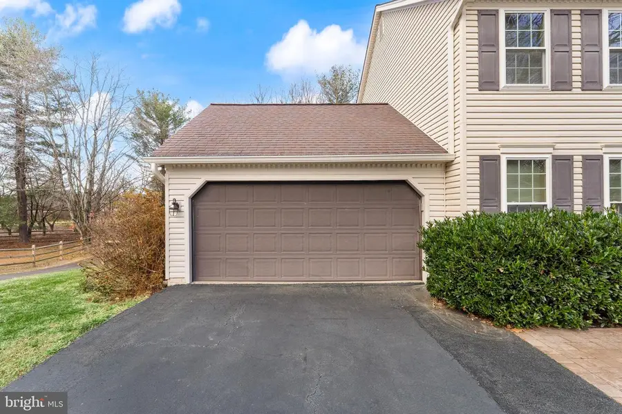 11212 Bradbury Ln, Reston, VA 20194 - Image #2