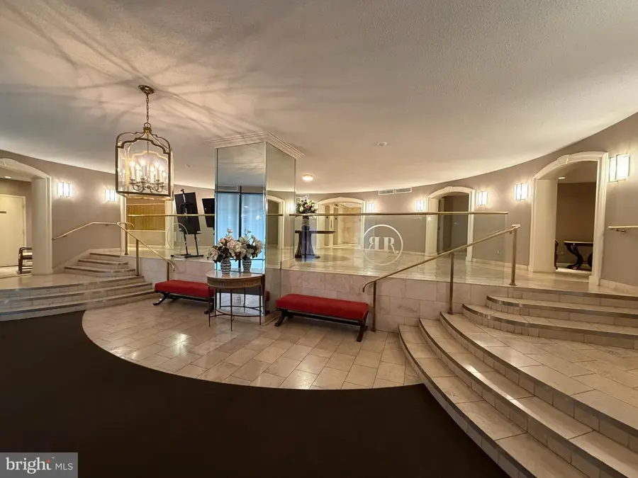 8370 Greensboro Dr #811, McLean, VA 22102 - Image #2