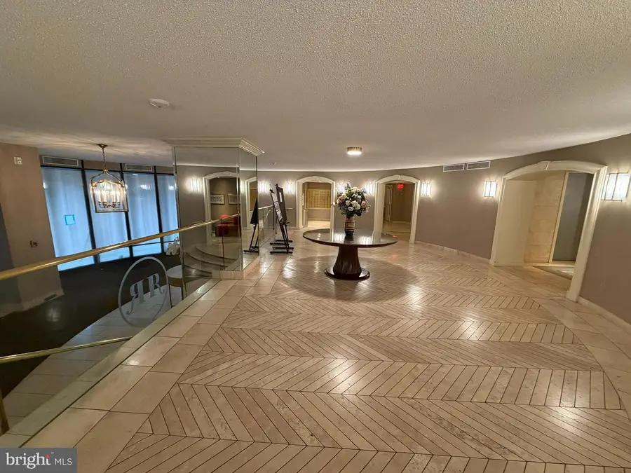 8370 Greensboro Dr #811, McLean, VA 22102 - Image #3