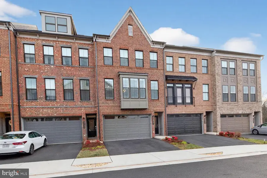 5241 Ridgeview Retreat Dr, Chantilly, VA 20151 - Image #2