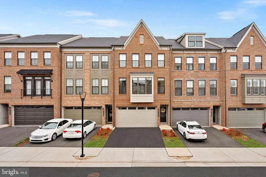 5237 Ridgeview Retreat Dr, Chantilly, VA 20151 - #2