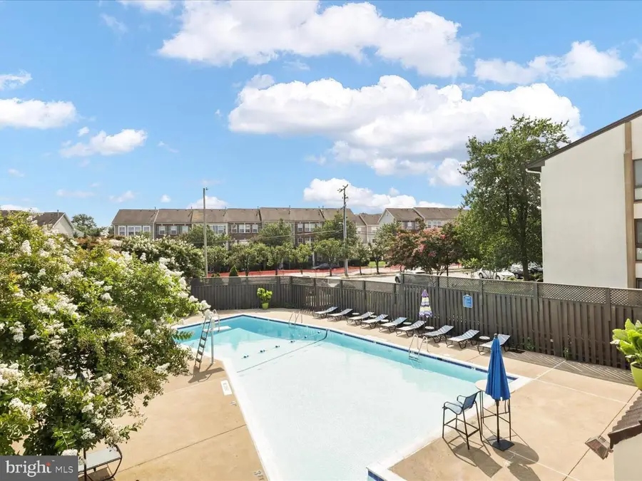 611 Center St #104, Herndon, VA 20170 - Image #3