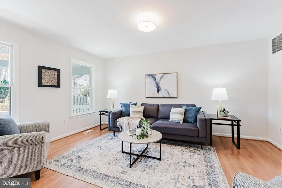 5802 Silchester St, Burke, VA 22015 - #2