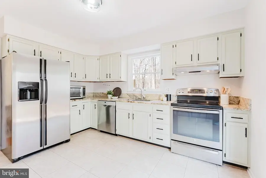 5802 Silchester St, Burke, VA 22015 - #3