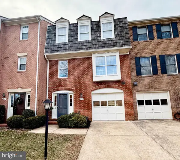 2940 Oakborough Sq, OAKTON, VA 22124