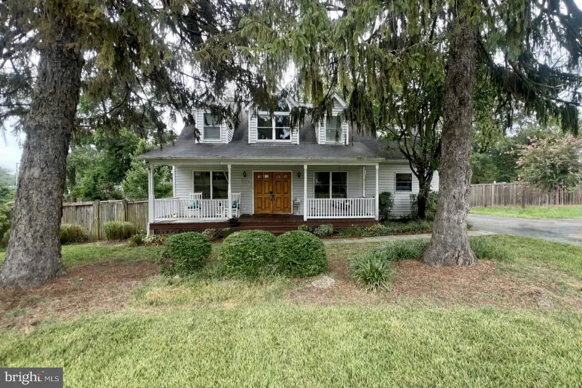 6215 Edison Dr, Alexandria, VA 22310 - #1