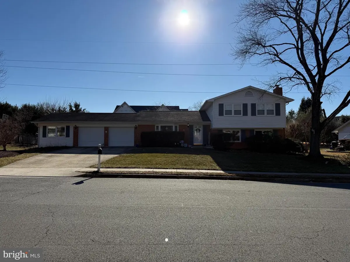 915 Westwood Dr Ne, Vienna, VA 22180 - #1