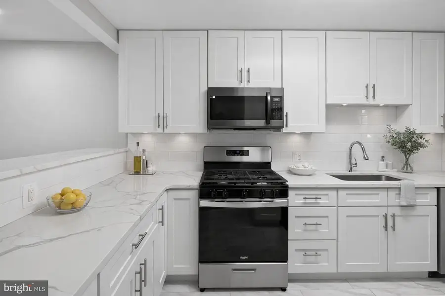 10114 Oakton Terrace Rd, Oakton, VA 22124 - #2