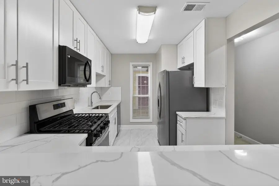 10114 Oakton Terrace Rd, Oakton, VA 22124 - #3