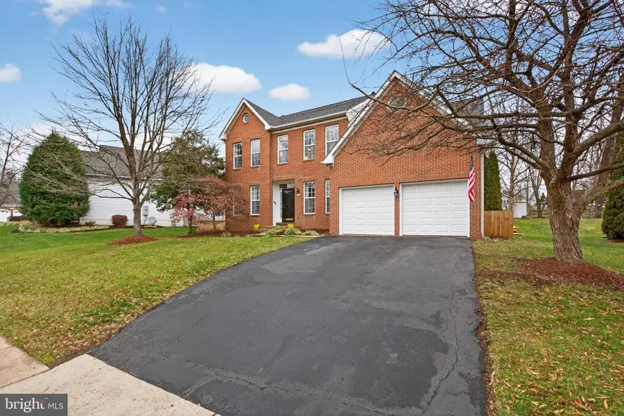 6403 Guard Mount Ct, Centreville, VA 20121 - Image #2