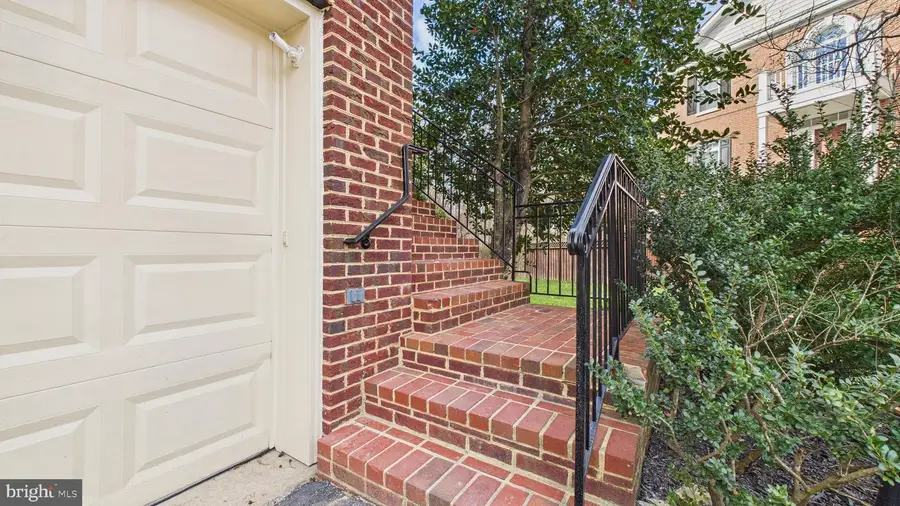 12413 Dorforth Dr, Fairfax, VA 22033 - Image #2