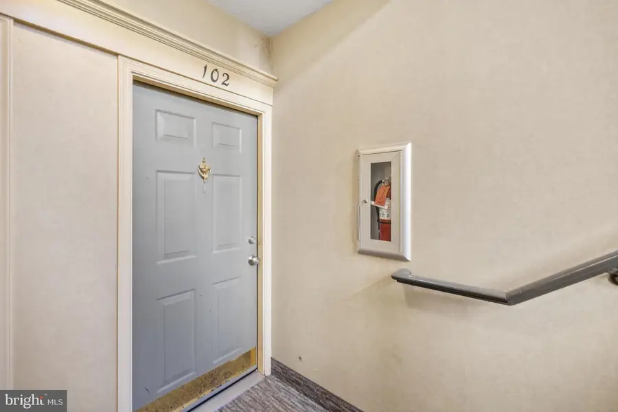 12101 Green Leaf Ct #102, Fairfax, VA 22033 - #3