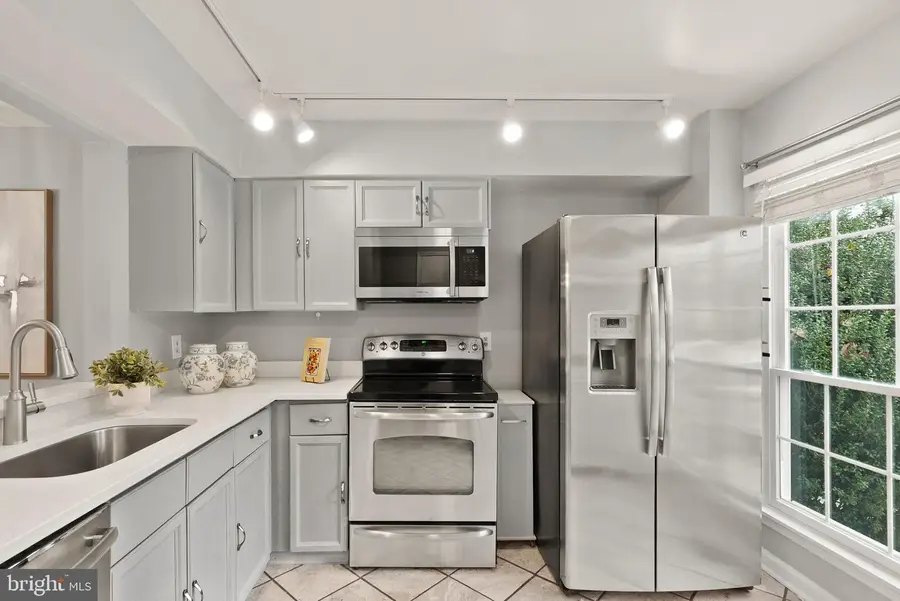 5716 Evergreen Knoll Ct, Alexandria, VA 22303 - Image #3