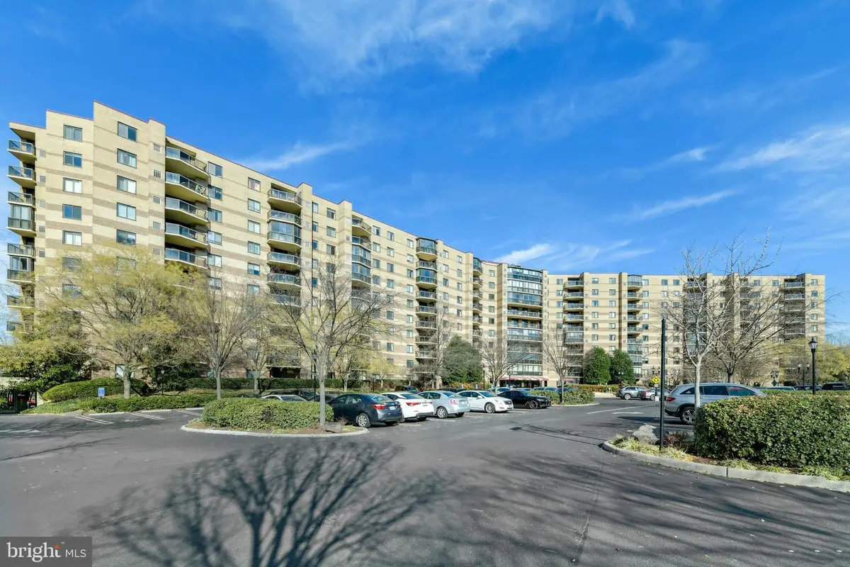 8380 Greensboro Dr #322, McLean, VA 22102 - Image #1