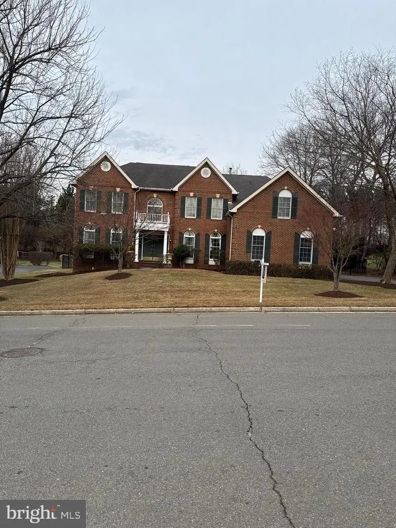 10500 Dunn Meadow Rd, Vienna, VA 22182 - Image #2