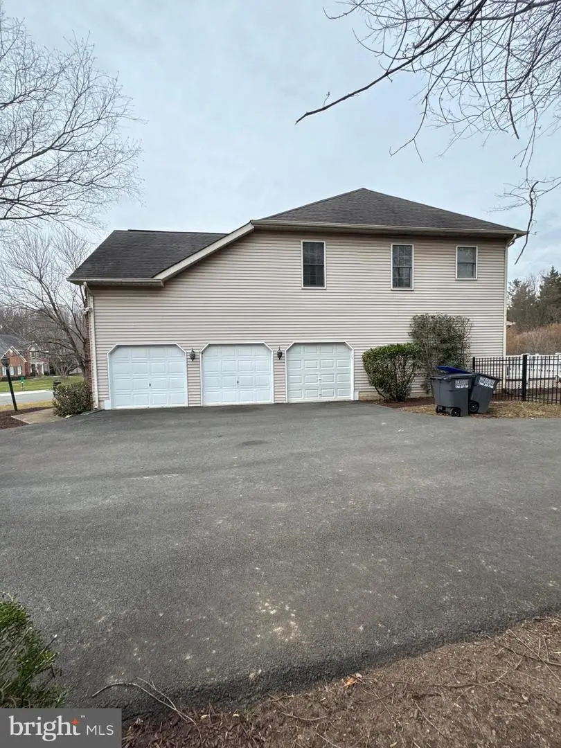 10500 Dunn Meadow Rd, Vienna, VA 22182 - Image #3