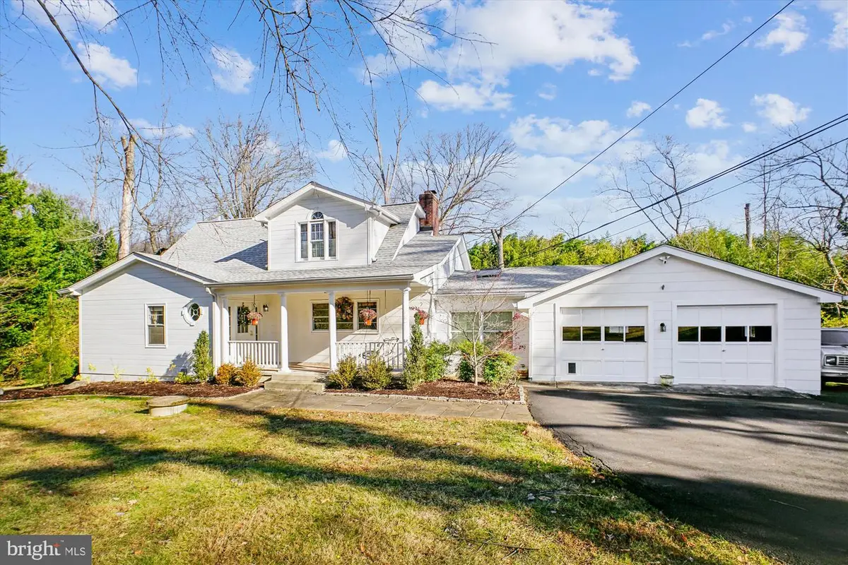 2627 Five Oaks Rd, Vienna, VA 22181 - Image #1