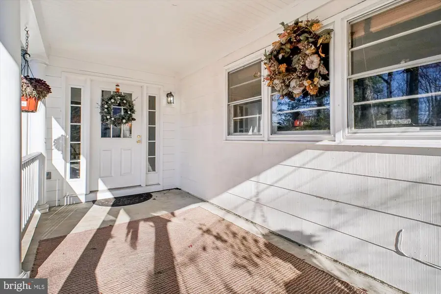 2627 Five Oaks Rd, Vienna, VA 22181 - Image #3