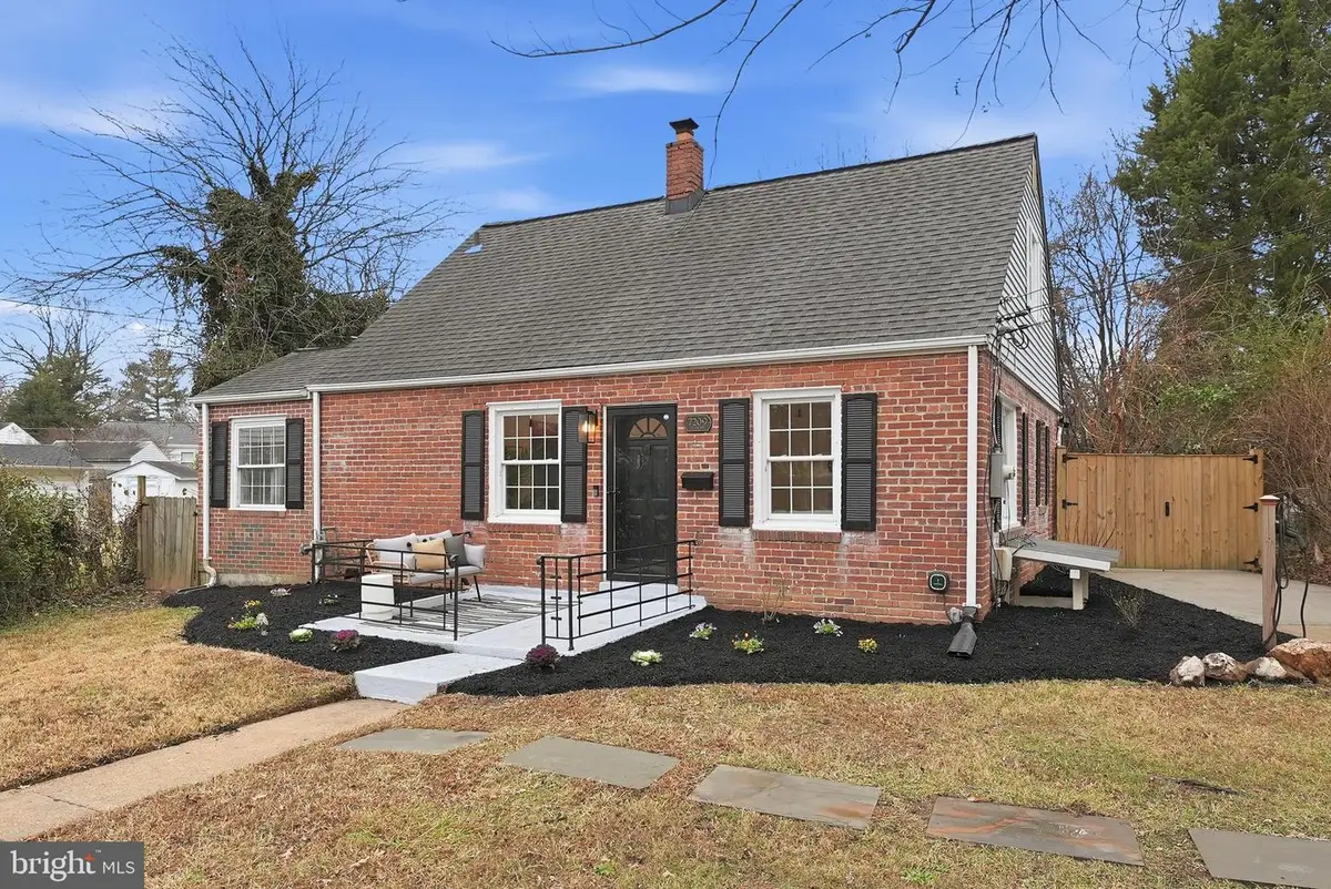 7209 Tyler Ave, Falls Church, VA 22042 - Image #1
