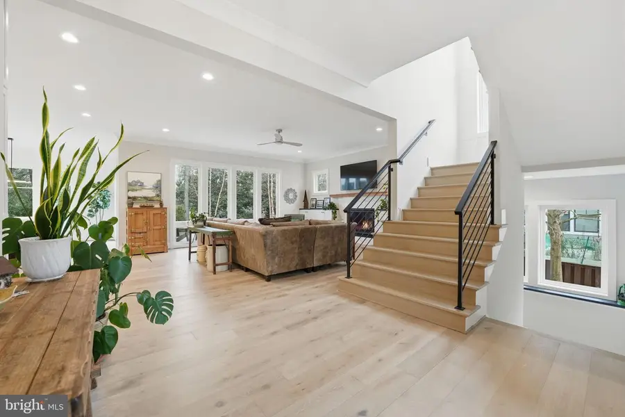 311 Albrecht Cir Sw, Vienna, VA 22180 - Image #3