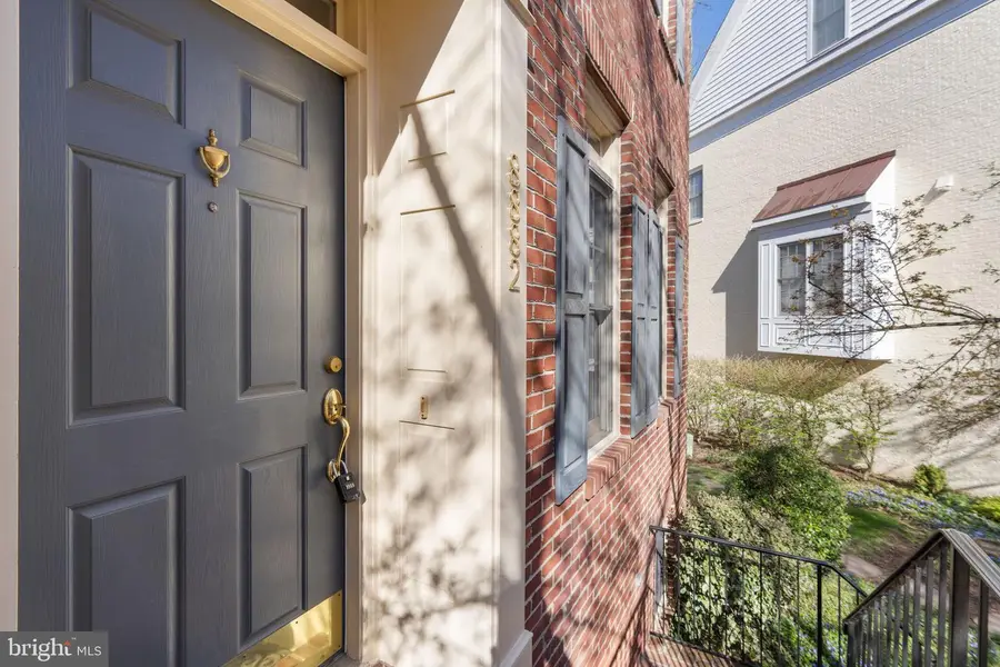 8882 Ashgrove House Ln, Vienna, VA 22182 - Image #3