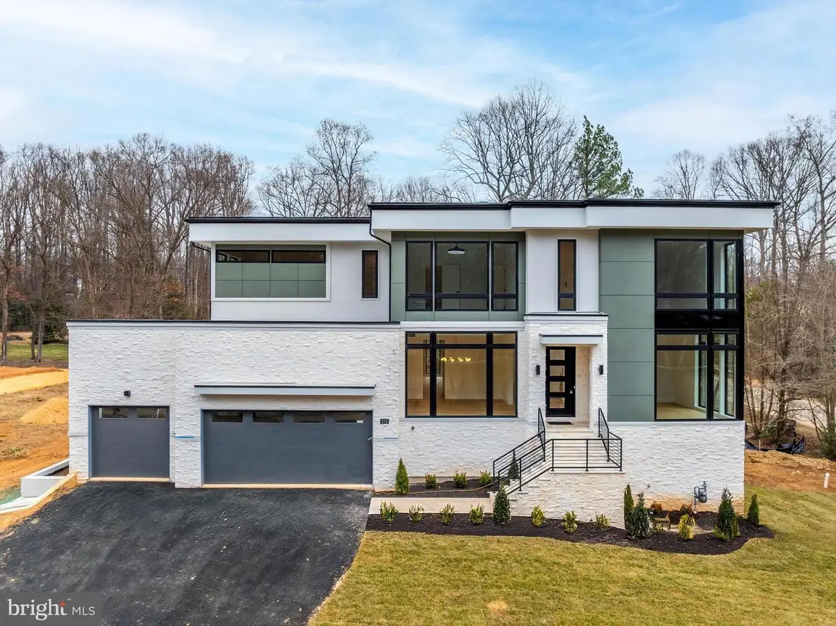 731 Ellsworth Ave, Great Falls, VA 22066 - Image #1