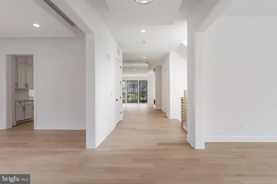 731 Ellsworth Ave, Great Falls, VA 22066 - Image #3