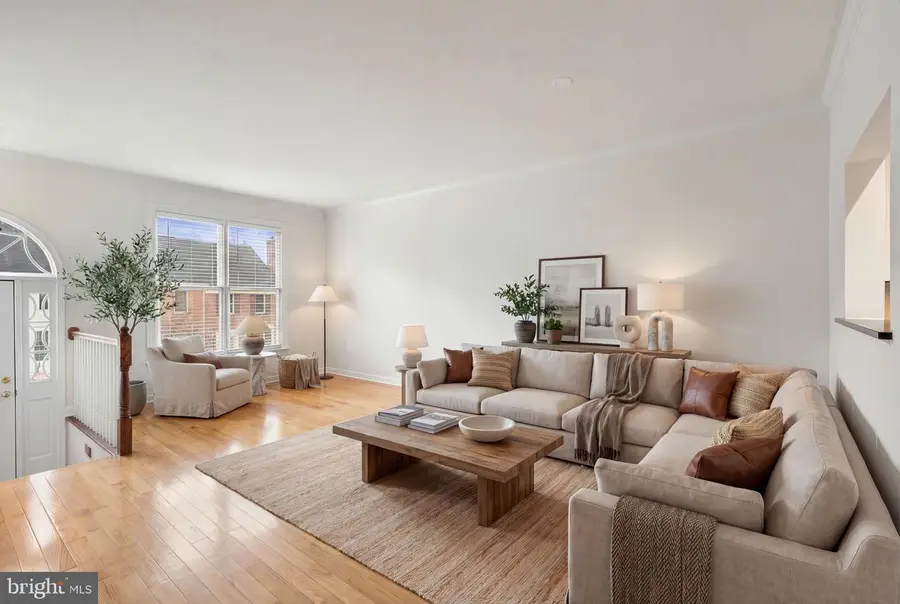 3720 Huntley Meadows Ln, Alexandria, VA 22306 - Image #2