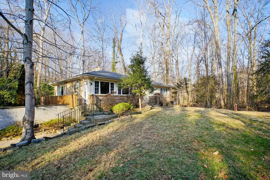 8112 Accotink Dr, Annandale, VA 22003 - #3