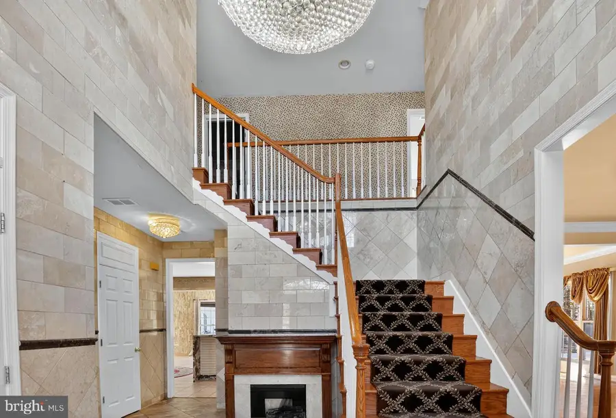 8099 Paper Birch Dr, Lorton, VA 22079 - Image #2