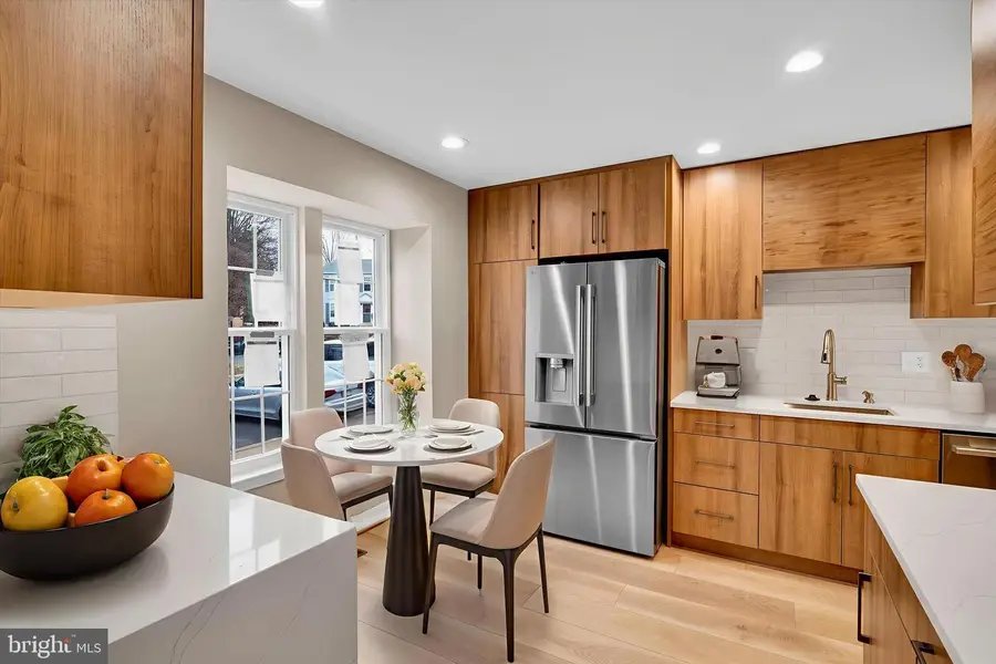 10135 Sassafras Woods Ct, Burke, VA 22015 - Image #2