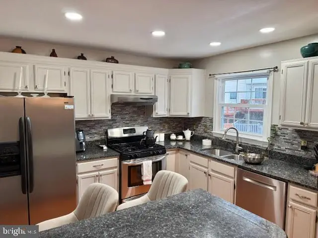 5820 Watermark Cir, Centreville, VA 20120 - Image #3