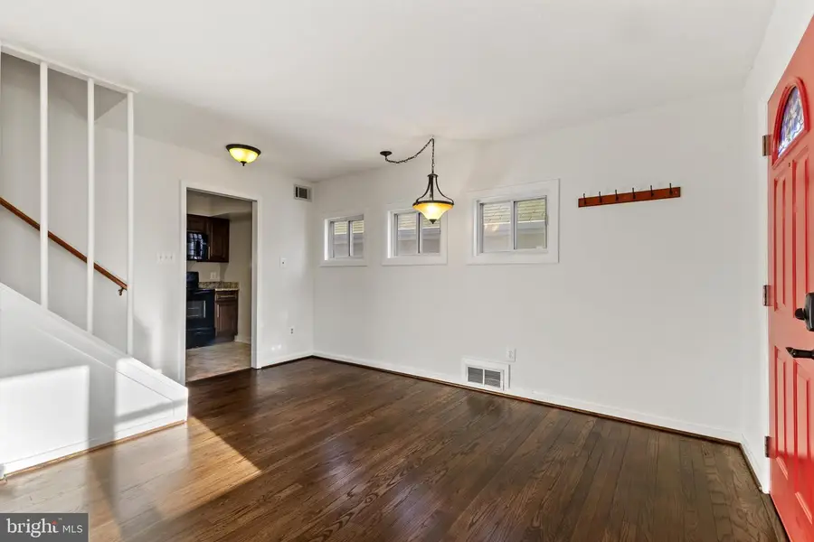 2012 Rollins Dr, Alexandria, VA 22307 - Image #3