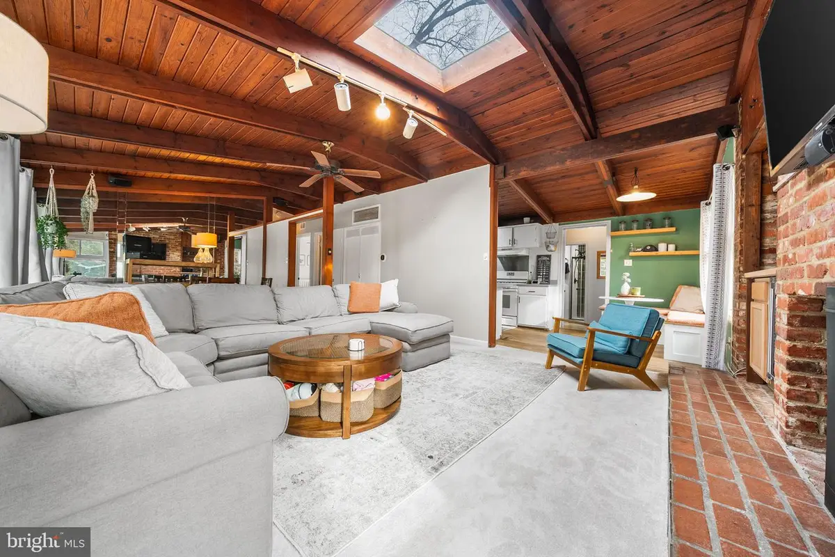 2906 Pine Spring Rd, Falls Church, VA 22042 - Image #1