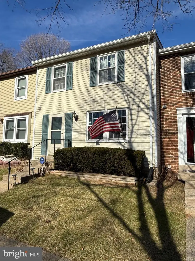 9920 Oakdale Woods Ct, Vienna, VA 22181 - Image #2