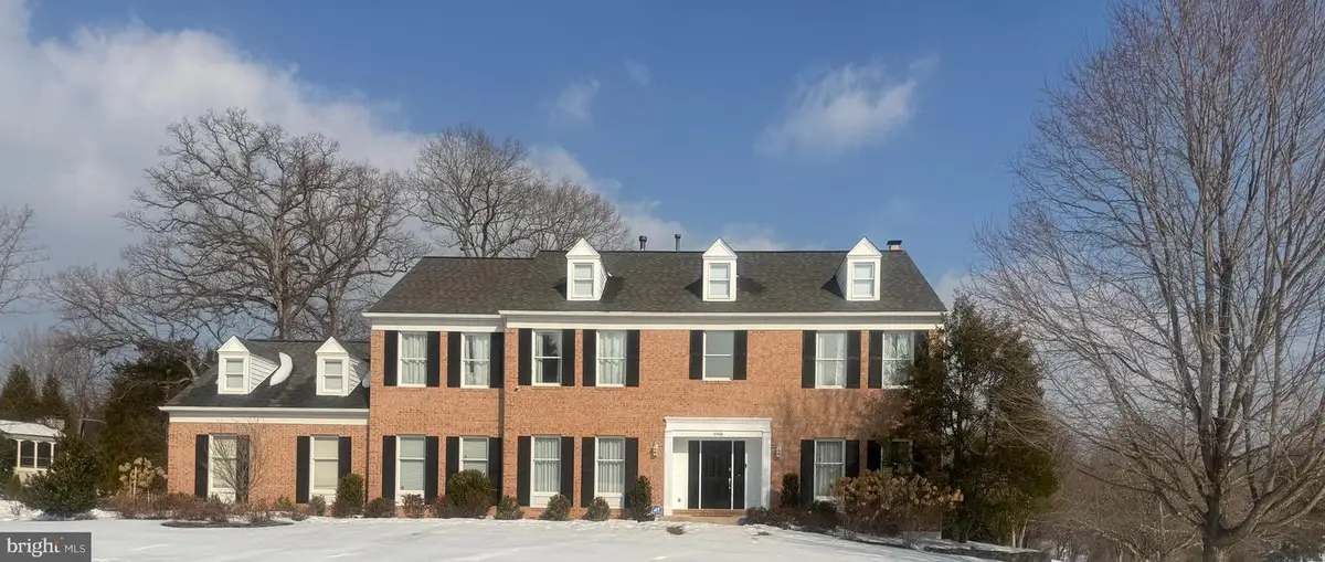 10500 Coving Cross Ln, Vienna, VA 22182 - #1