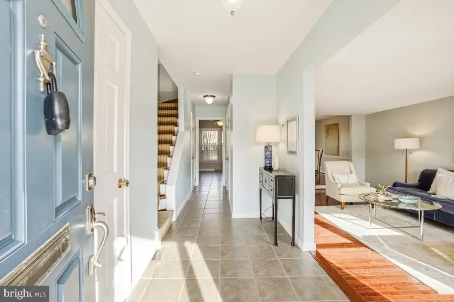 9108 Suede Ct, Fairfax, VA 22031 - Image #3