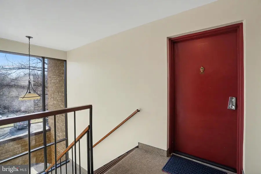 2073 Royal Fern Ct #34/21b, Reston, VA 20191 - Image #2