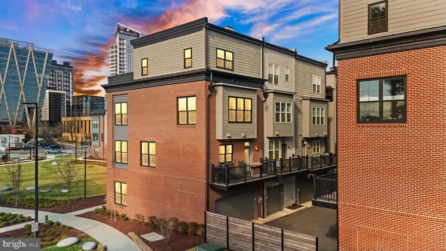 11256 Faraday Park Dr, Reston, VA 20190 - #3