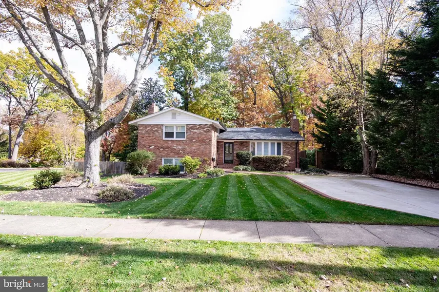 3809 Moss Dr, Annandale, VA 22003 - Image #2