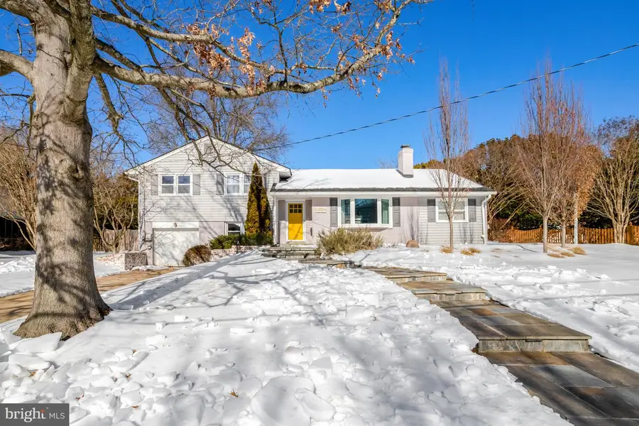 8304 Lilac Ln, Alexandria, VA 22308 - Image #2