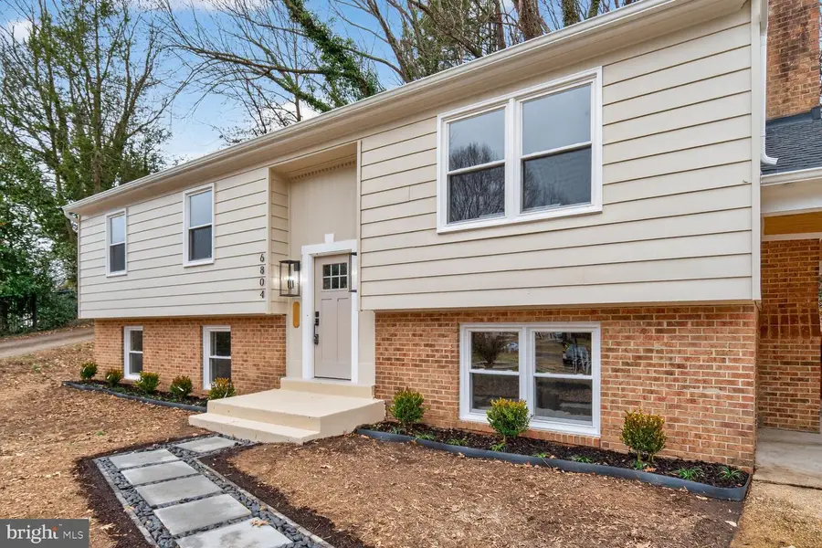 6804 Lamp Post Ln, Alexandria, VA 22306 - Image #2