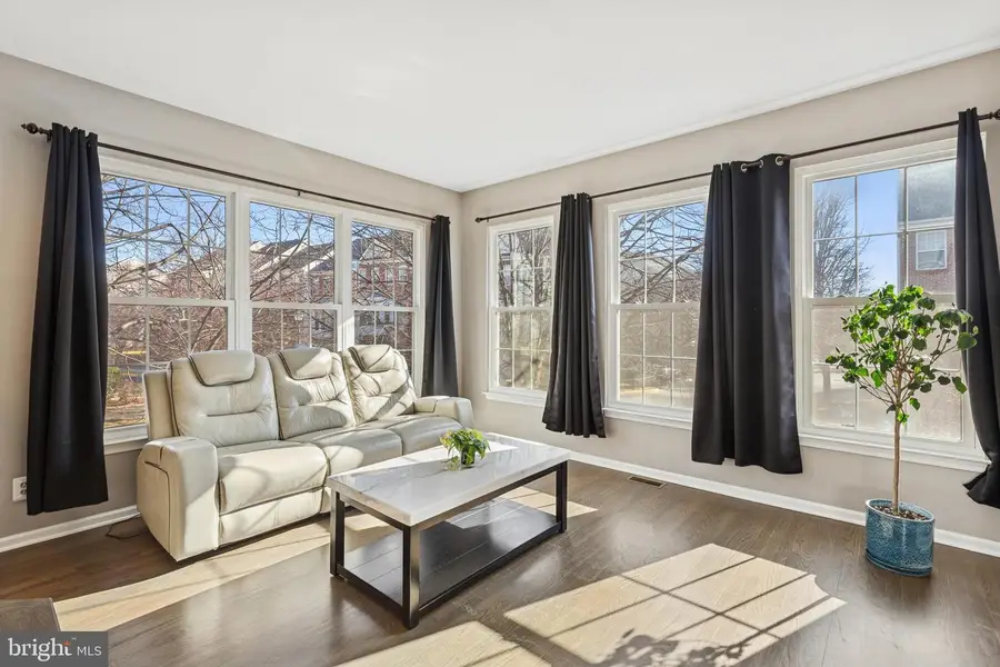 2558 James Monroe Cir, Herndon, VA 20171 - Image #2