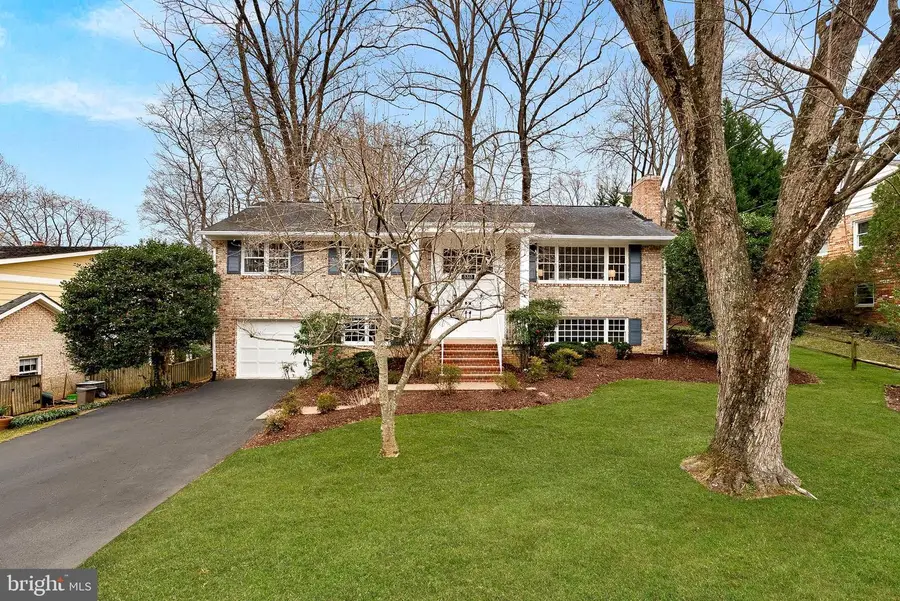 3313 Mill Springs Dr, Fairfax, VA 22031 - Image #2