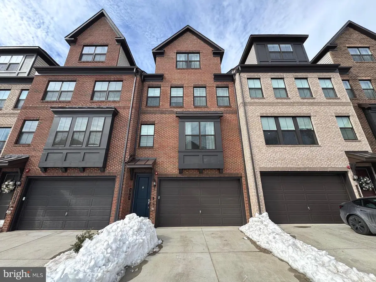 3847 Rainier Dr, Fairfax, VA 22033 - #1