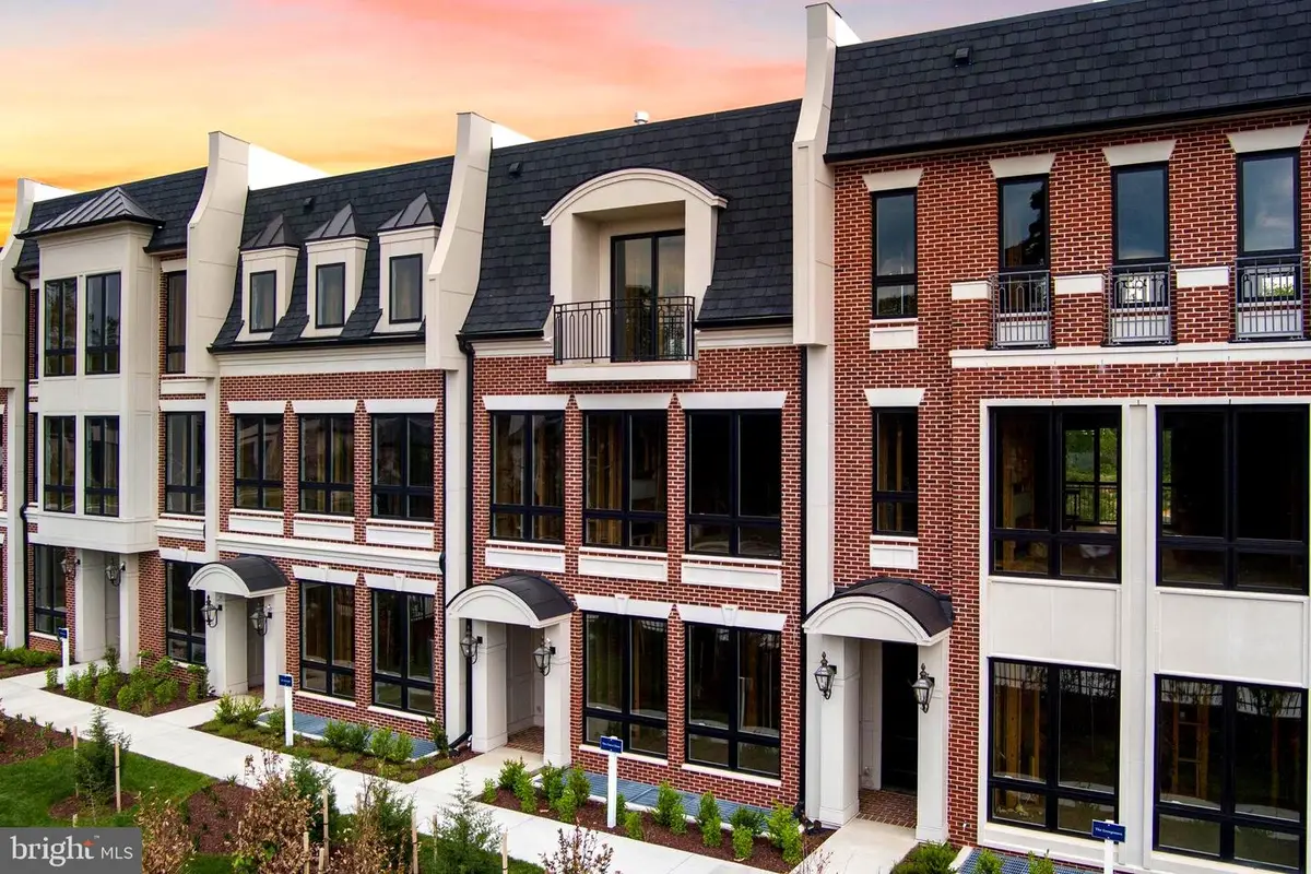 7047 Liberty Ln #32, McLean, VA 22101 - Image #1