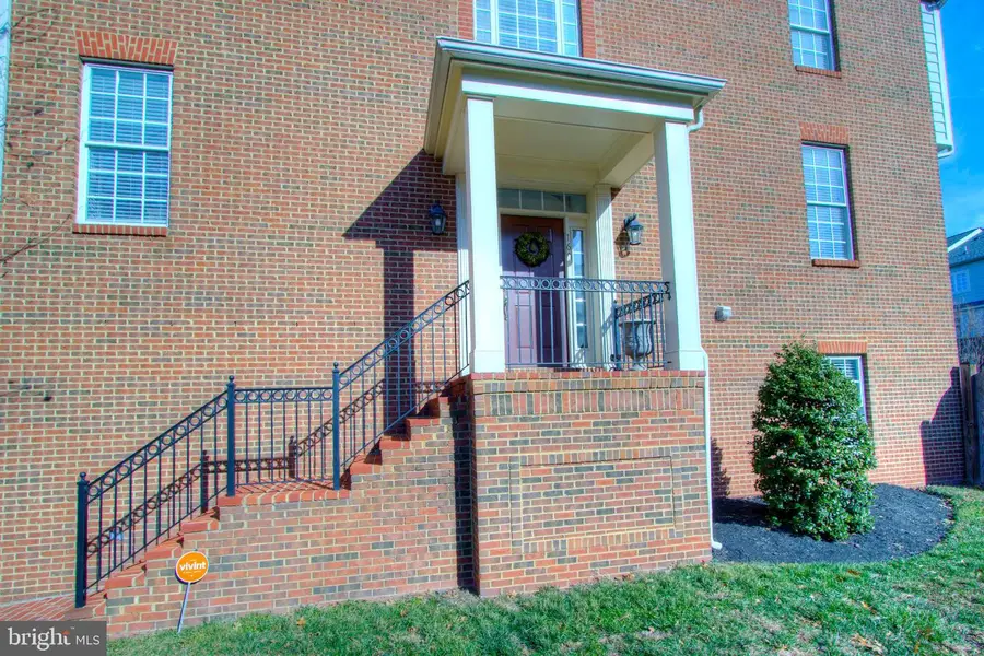 160 Herndon Mill Cir, Herndon, VA 20170 - Image #3