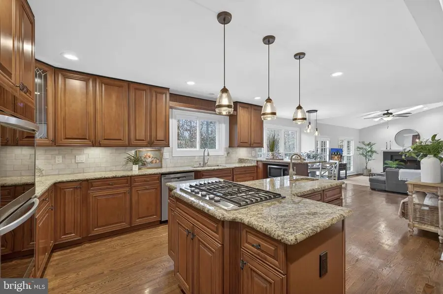 15067 Brown Post Ln, Centreville, VA 20121 - Image #3