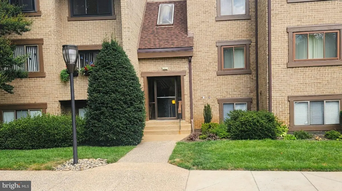 1657 Parkcrest Cir #100, Reston, VA 20190 - Image #1